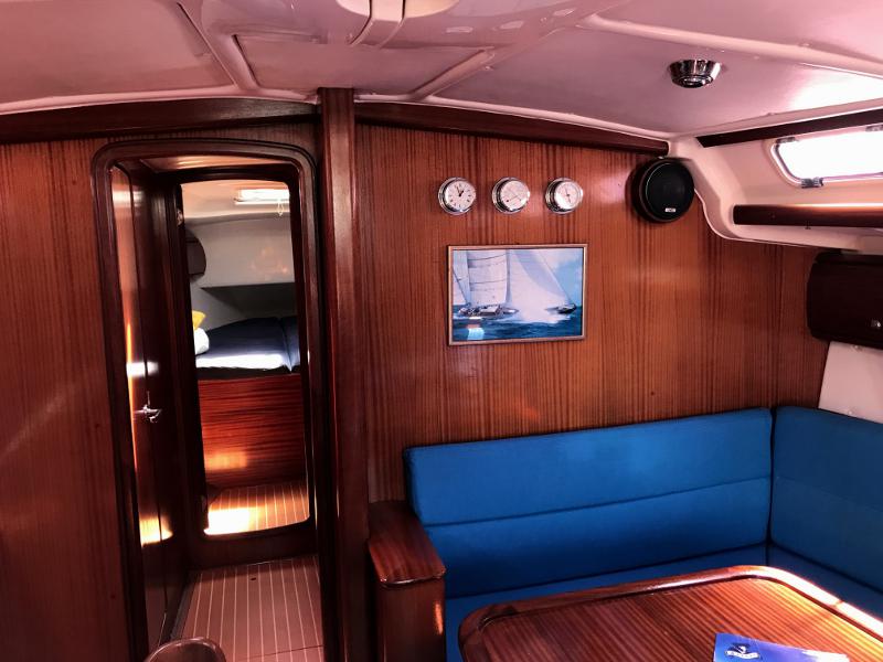 Book yachts online - sailboat - Bavaria 44 - Tatinja (Chartplotter in cockpit) - rent