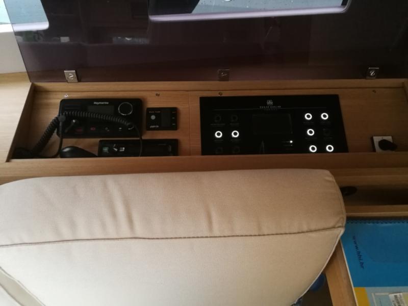 Book yachts online - sailboat - Dufour 56 Exclusive - Nomi fully equipped white hull - rent