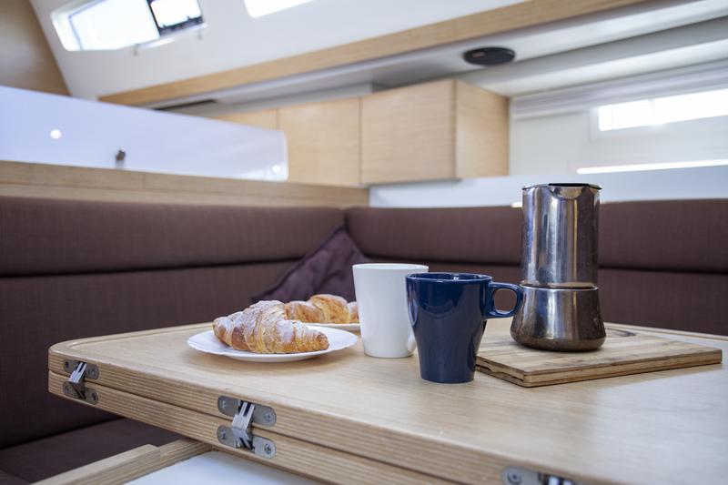 Book yachts online - sailboat - Elan 40 Impression - Silente - rent