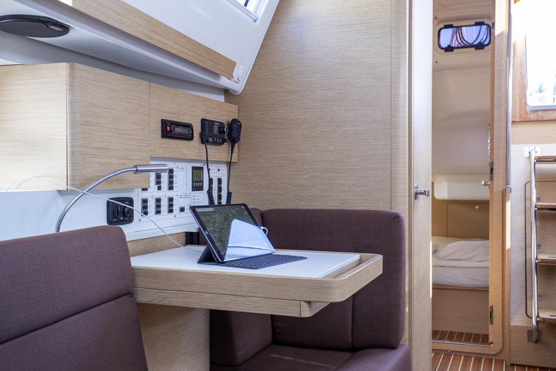 Book yachts online - sailboat - Elan 40 Impression - Silente - rent