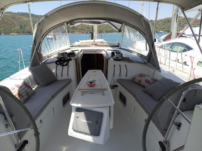 Book yachts online - sailboat - Beneteau 43 - October Rouge - rent