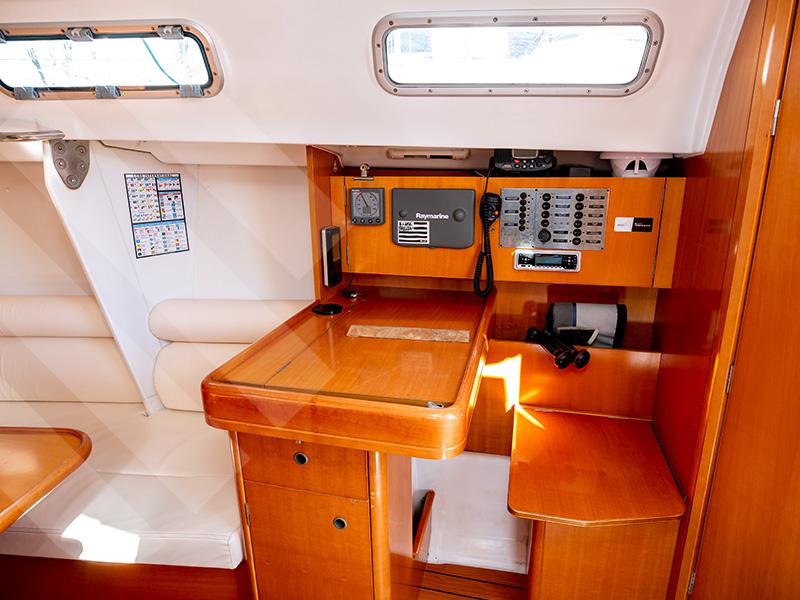 Book yachts online - sailboat - First 34.7 - One - rent