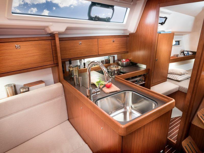 Book yachts online - sailboat - Bavaria 34 Cruiser - Be Happy - rent