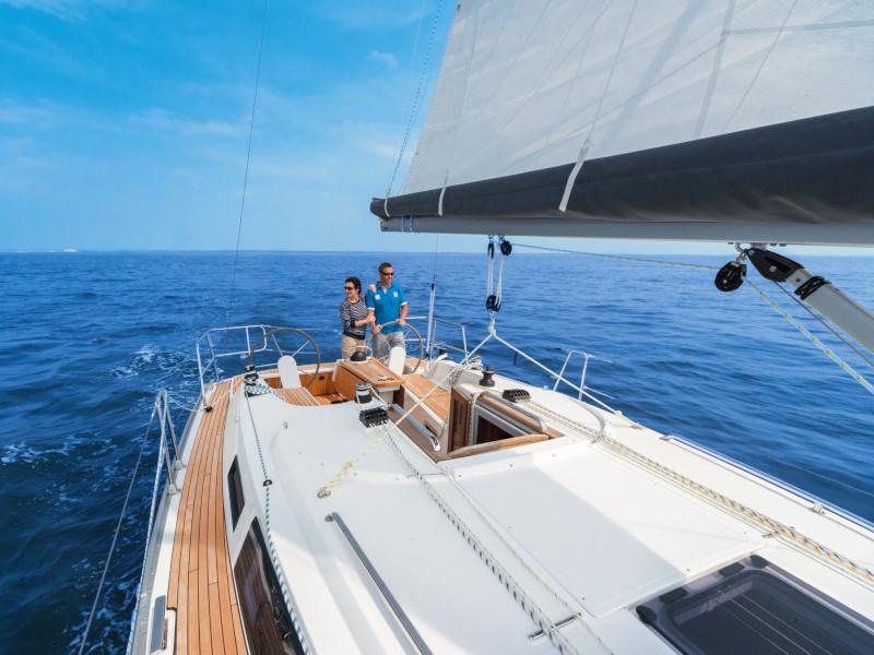 Book yachts online - sailboat - Bavaria 34 Cruiser - Free Spirit - rent