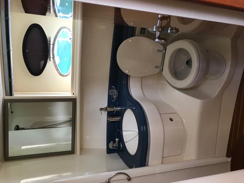 Book yachts online - motorboat - Azimut 46 - MARTA VIII - rent