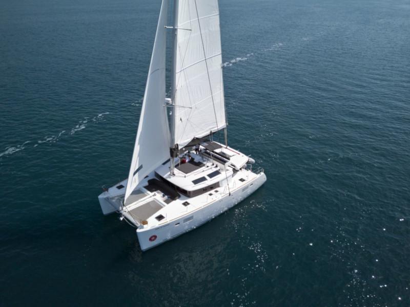 Book yachts online - catamaran - Lagoon 450 Flybridge - Jenny of Sweden - rent