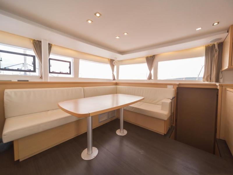 Book yachts online - catamaran - Lagoon 450 Sport - Nathalie - rent