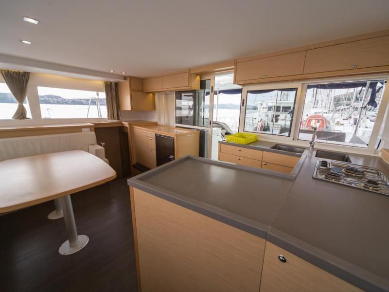 Book yachts online - catamaran - Lagoon 450 Sport - Nathalie - rent