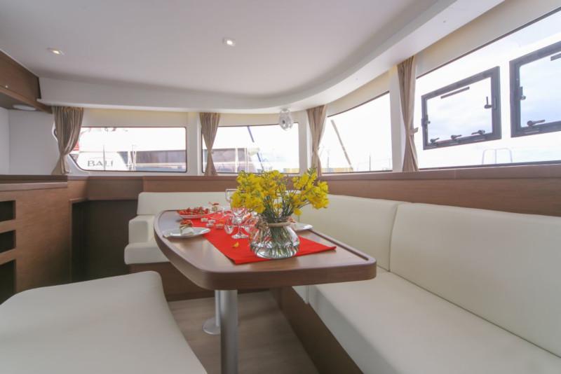 Book yachts online - catamaran - Lagoon 42 - Discovery - rent