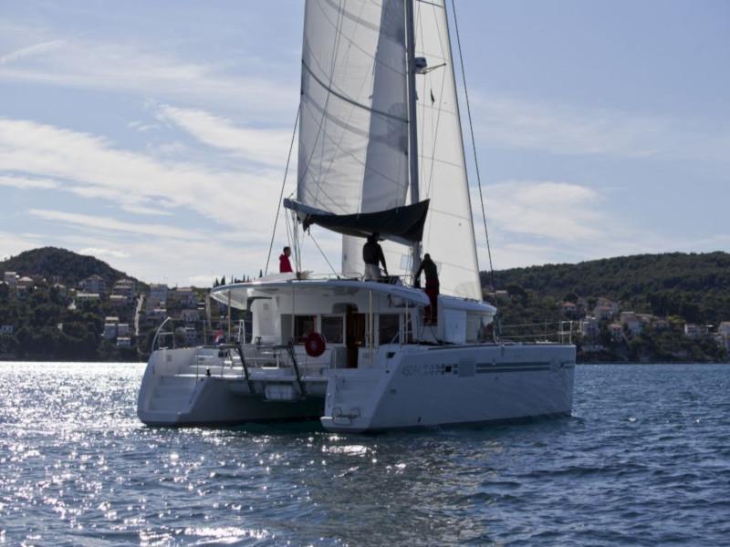 Book yachts online - catamaran - Lagoon 450 Flybridge - Pix - rent