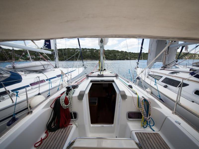 Book yachts online - sailboat - Oceanis 31 - So-Ni - rent