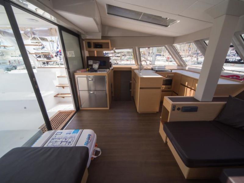 Book yachts online - catamaran - Nautitech 46 Fly - Santorin - rent