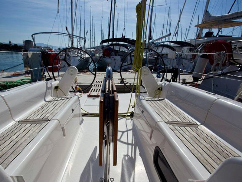 Book yachts online - sailboat - Salona 35 - Charly - rent