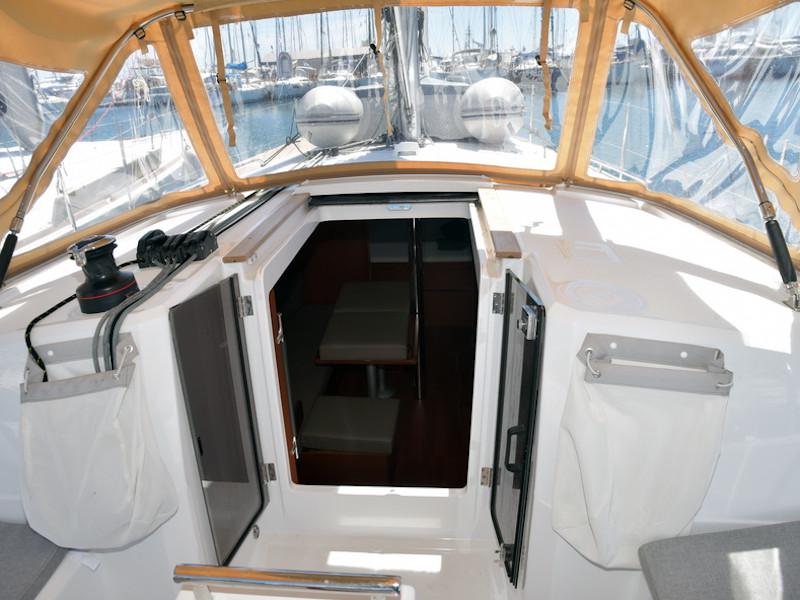 Book yachts online - sailboat - Oceanis 38.1 - Magpie - rent