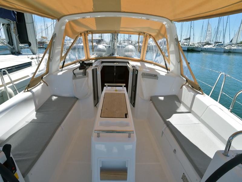 Book yachts online - sailboat - Oceanis 38.1 - Magpie - rent