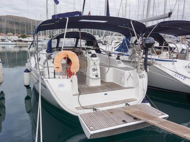 Book yachts online - sailboat - Bavaria Cruiser 33 (4) - Buti - rent