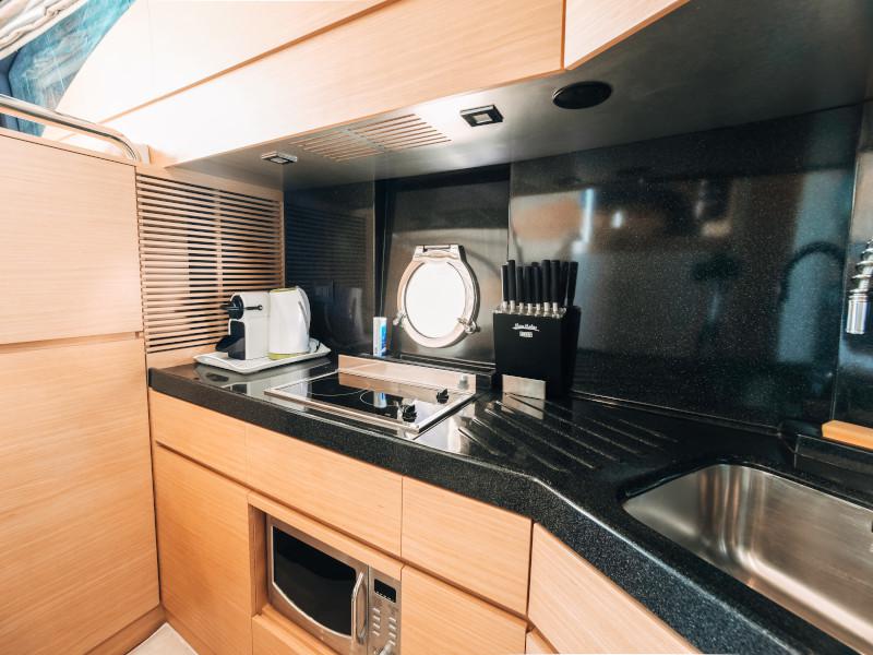 Book yachts online - motorboat - Azimut 43 Fly - Lou Ann - rent