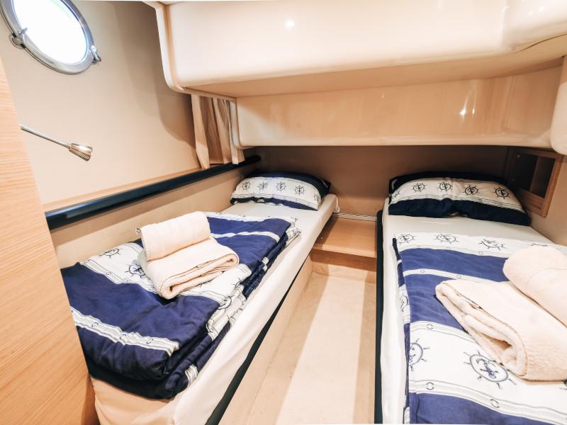 Book yachts online - motorboat - Azimut 43 Fly - Lou Ann - rent