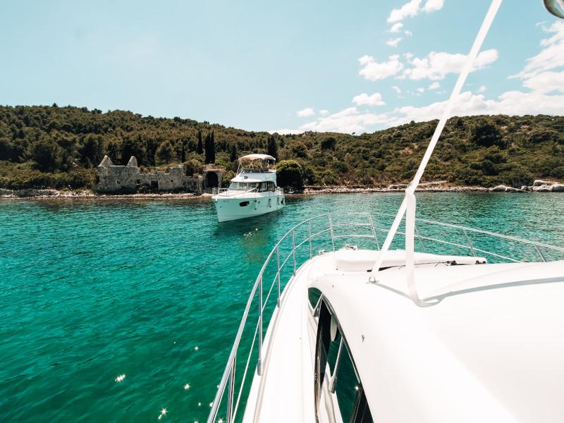 Book yachts online - motorboat - Azimut 43 Fly - Lou Ann - rent