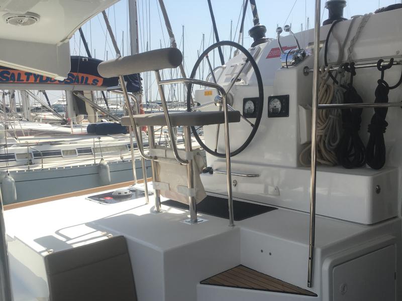 Book yachts online - catamaran - Lagoon 400 S2 - Royal Velvet - rent