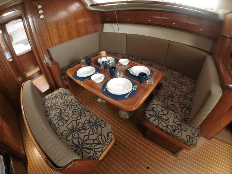 Book yachts online - sailboat - Bavaria 44 - Dišpet - sails 2019/solar panels - rent