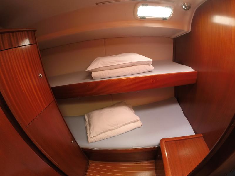 Book yachts online - sailboat - Bavaria 44 - Dišpet - sails 2019/solar panels - rent