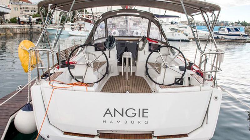 Book yachts online - sailboat - Sun Odyssey 389 - Angie - rent