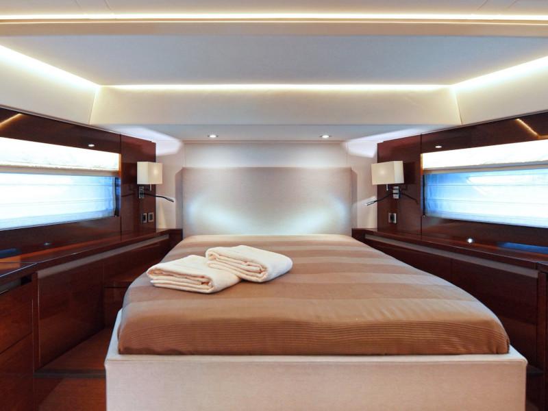 Book yachts online - motorboat - Prestige 630 Fly - Mavi Mar - rent