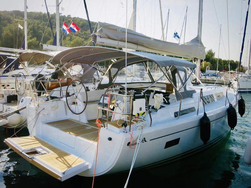 Book yachts online - sailboat - Hanse 388 - BANJO - rent