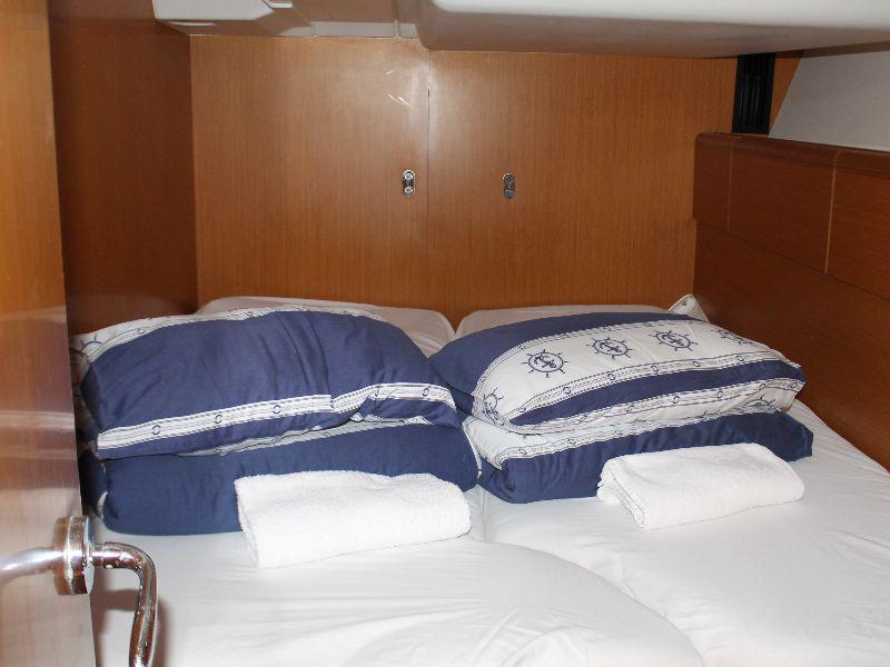 Book yachts online - sailboat - Jeanneau 53 - Madeleine - rent