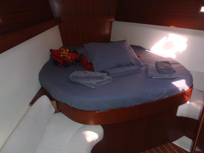 Book yachts online - sailboat - Dufour 425 - Loreley - rent