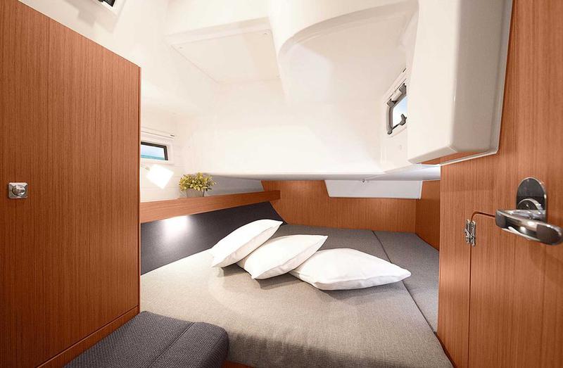 Book yachts online - sailboat - Bavaria Cruiser 41 - CARA MIA - rent