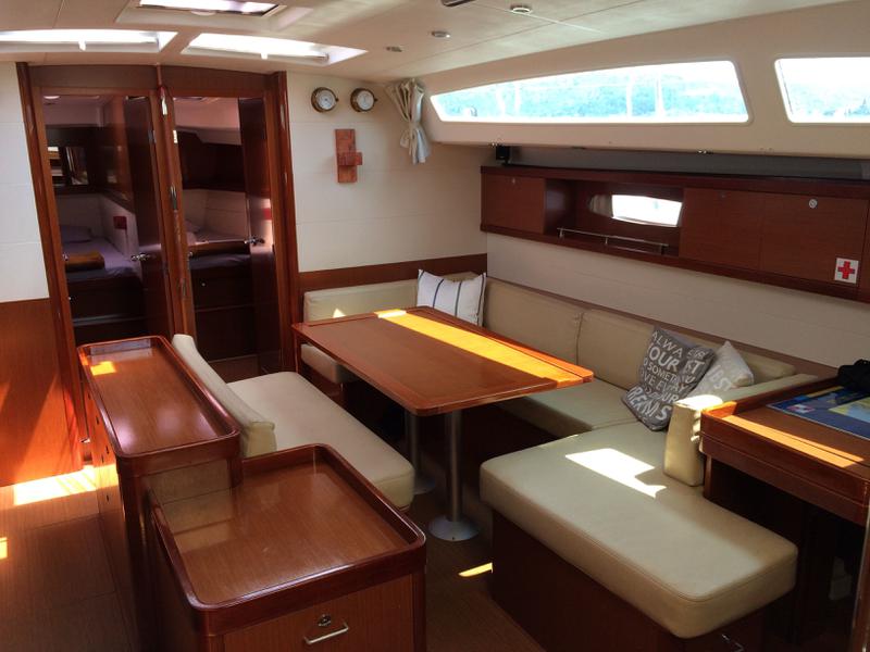 Book yachts online - sailboat - Beneteau Oceanis 50 - Luna M - rent