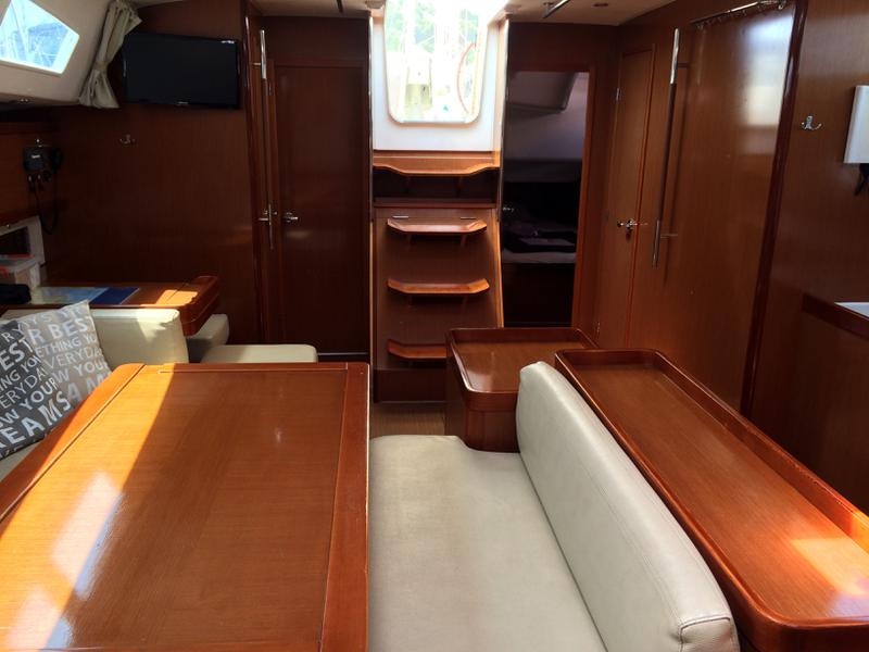 Book yachts online - sailboat - Beneteau Oceanis 50 - Luna M - rent
