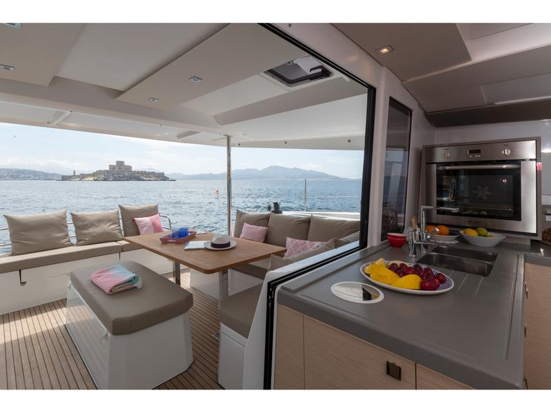 Book yachts online - catamaran - Astréa 42 - Mojo - rent