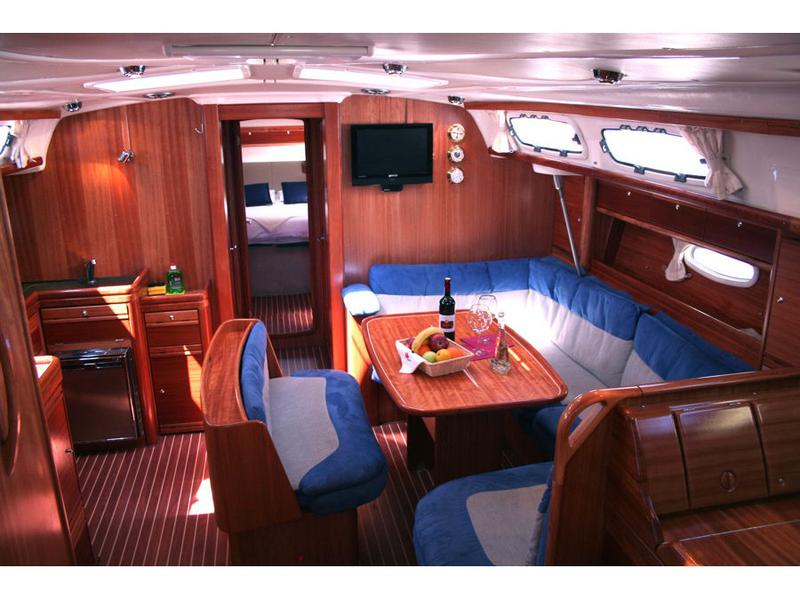 Book yachts online - sailboat - Bavaria 46 C - MH 14 - rent