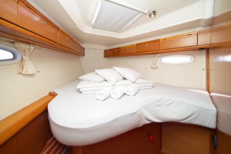 Book yachts online - sailboat - Bavaria 40 C - MH 24 - rent
