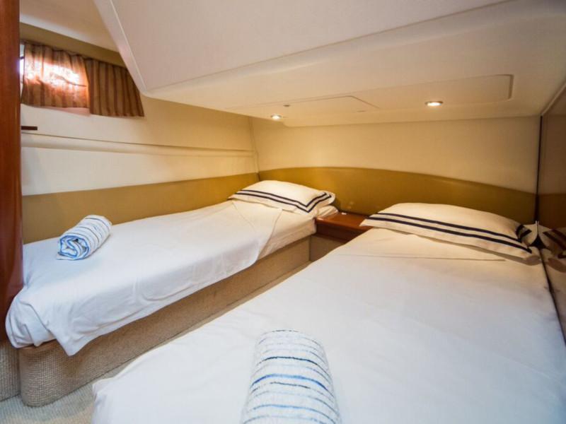 Book yachts online - motorboat - Prestige 36 - Nika - rent