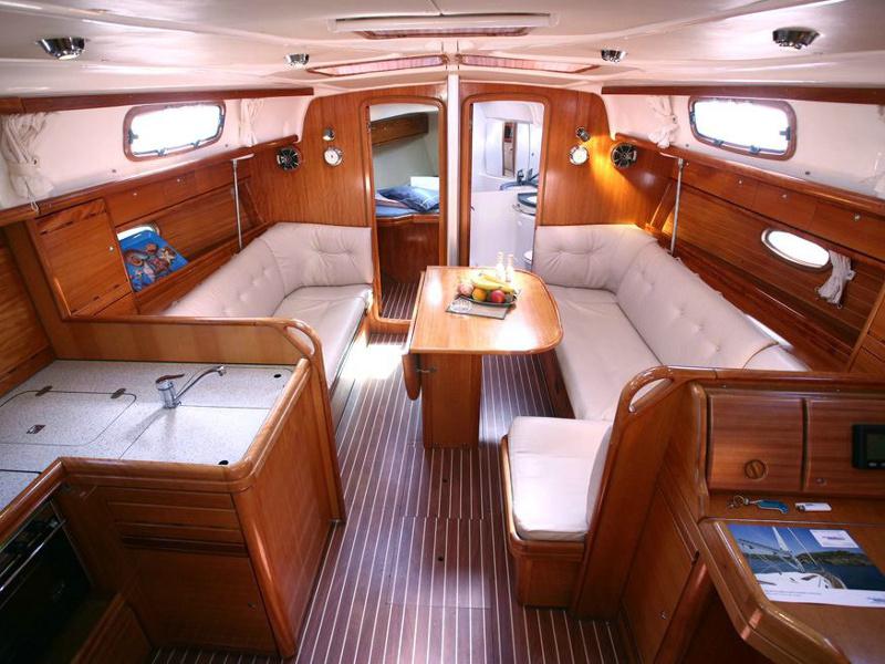 Book yachts online - sailboat - Bavaria 37 Cruiser - Iro - rent