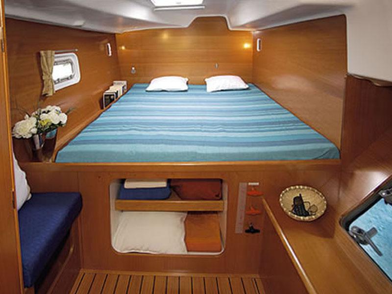 Book yachts online - catamaran - Lagoon 380 - MareCalypso - rent