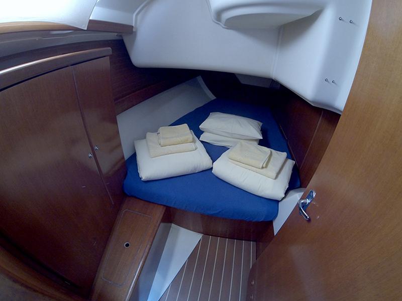 Book yachts online - sailboat - Dufour 385 GL - Frodo - rent