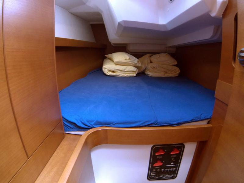 Book yachts online - sailboat - Grand Soleil 39 - Ziggy (Sails 2019) - rent