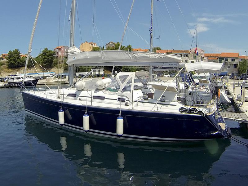 Book yachts online - sailboat - Grand Soleil 40 - Šjor (Main sail 2016, Genoa 2018) - rent
