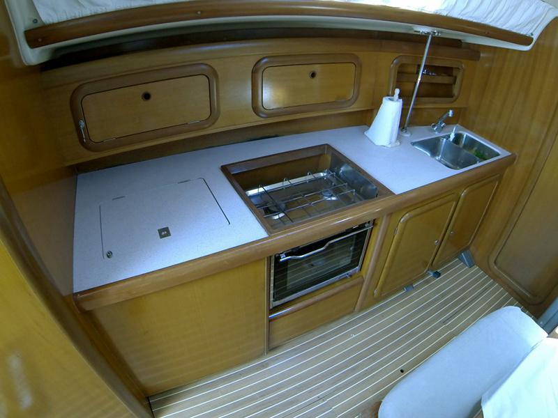Book yachts online - sailboat - Grand Soleil 40 - Šjor (Main sail 2016, Genoa 2018) - rent