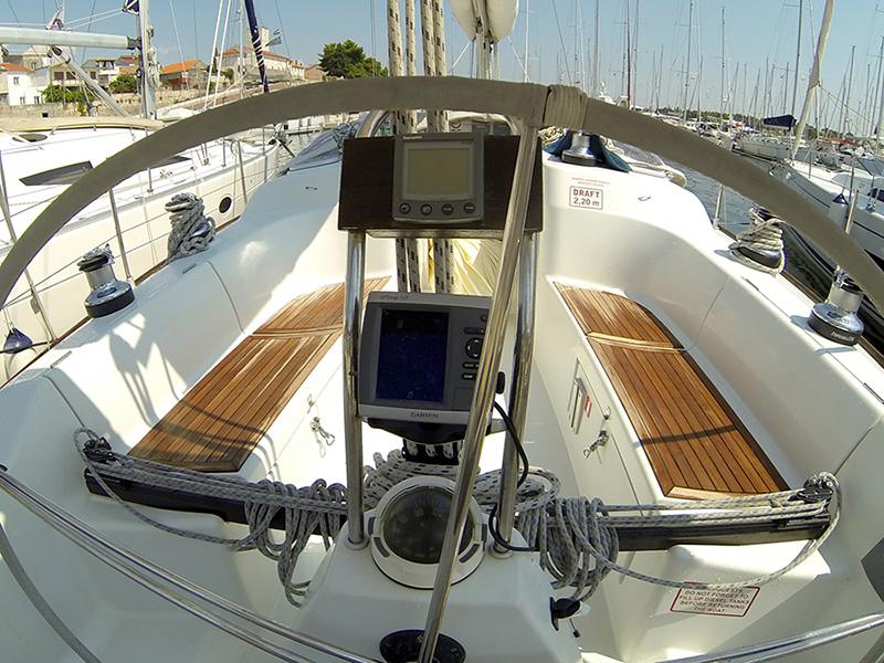 Book yachts online - sailboat - Grand Soleil 40 - Šjor (Main sail 2016, Genoa 2018) - rent