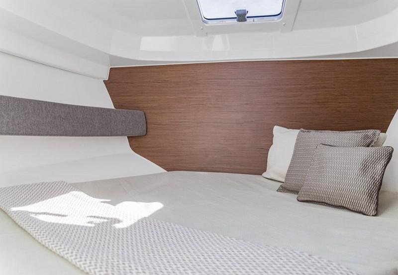 Book yachts online - motorboat - Beneteau Antares 8 OB - ZDRAVKO - rent