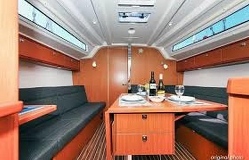 Book yachts online - sailboat - Bavaria Cruiser 37 - AURORA - rent