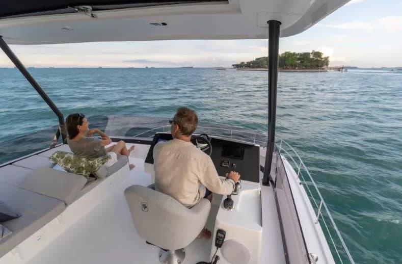 Book yachts online - motorboat - Fountaine Pajot M/Y 40 - BELUGA - rent