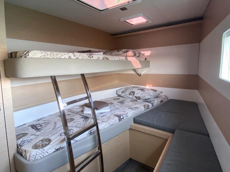 Book yachts online - powercatamaran - MY40 - Pelican - rent