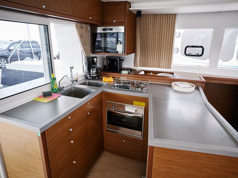 Book yachts online - catamaran - Lagoon 450  F - Dragonfly - rent
